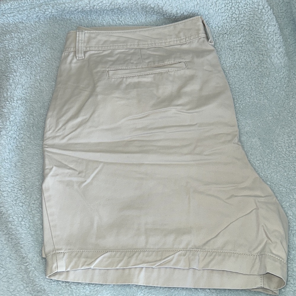 KAKI SHORTS - Picture 2 of 2